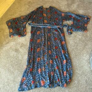 Anthropologie Aakaa Floral Lightweight Robe